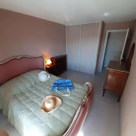 2 Pieces Avec Terrasse Et Parking, Proche Thalassotherapie - Fr-1-226a-29 * Fréjus